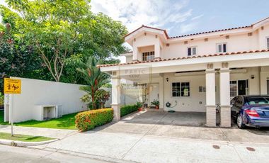 Venta de Casa Modelo Marsella Esquinera en Reserva de Versalles