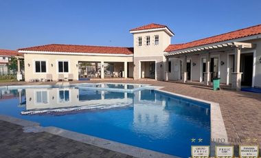 Venta de Casa Modelo Marsella Esquinera en Reserva de Versalles