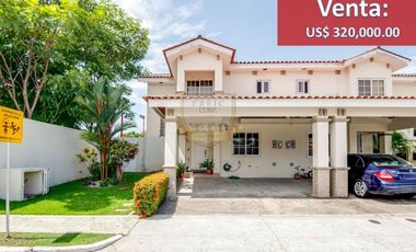 Venta de Casa Modelo Marsella Esquinera en Reserva de Versalles