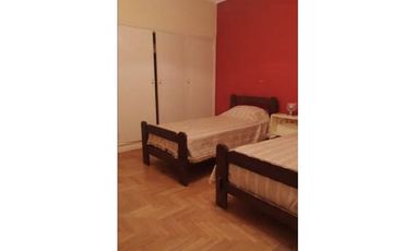 Amplio y lindo  departamento hasta 6 huéspedes.