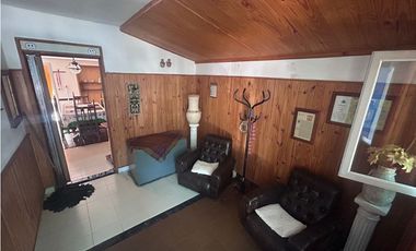 SE VENDE CASA EN PH EN BARRIO SOL Y LAGO