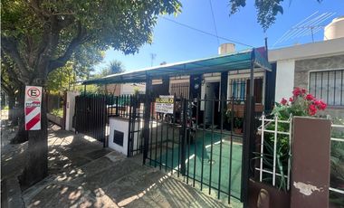 SE VENDE CASA EN PH EN BARRIO SOL Y LAGO