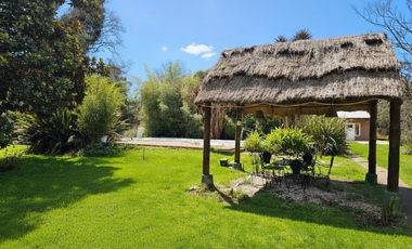 VENTA DE CASA CON PISCINA SOBRE 2 LOTES EN EL TEJADO