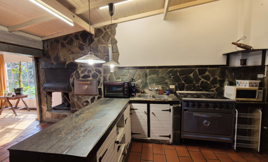 VENTA DE CASA CON PISCINA SOBRE 2 LOTES EN EL TEJADO