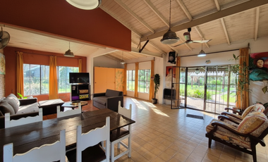 VENTA DE CASA CON PISCINA SOBRE 2 LOTES EN EL TEJADO