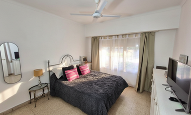 VENTA DE CASA CON PISCINA SOBRE 2 LOTES EN EL TEJADO