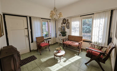 VENTA DE CASA CON PISCINA SOBRE 2 LOTES EN EL TEJADO