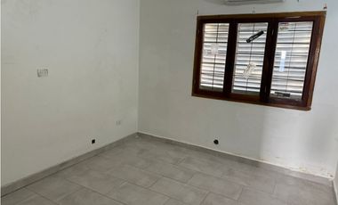 CASA 4 AMBIENTES -PERMUTA