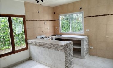 CASA 4 AMBIENTES -PERMUTA