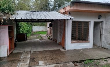 CASA 4 AMBIENTES -PERMUTA