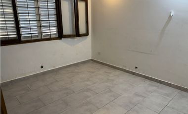 CASA 4 AMBIENTES -PERMUTA