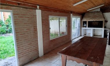 CASA 4 AMBIENTES -PERMUTA