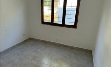 CASA 4 AMBIENTES -PERMUTA