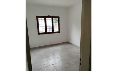 CASA 4 AMBIENTES -PERMUTA