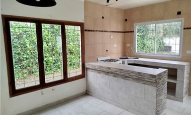 CASA 4 AMBIENTES -PERMUTA