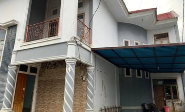 Rumah Besar Model Classic 2 Lantai di Wua Wua