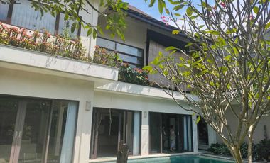 Dijual Villa full furnitur kawasan jl mertasari sanur