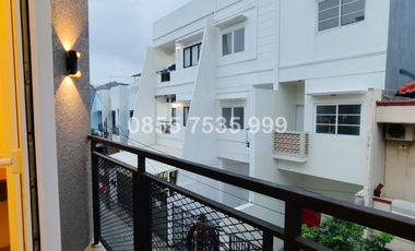 Rumah Modern Minimalis  Duri Kepa Jakarta Barat row 2 mobil