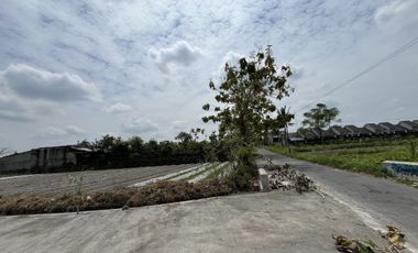 Tanah Dijual Pinggir Jalan: 200m Jl. Besi-Jangkang, SHM