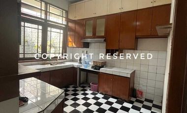 For rent Rumah Baru Di Renov Dengan Luas Tanah Besar Di kota