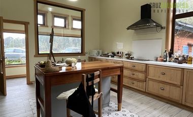 Casa en Arriendo en Condominio Las Tranqueras, amplios espacios, seguridad.