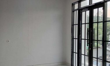 RUMAH BARU 3 LT ELEGAN CLUSTER STRATEGIS DKAT STASIUN DI LENTENG AGUNG
