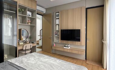 RUMAH BARU MEWAH 3 LANTAI SIAP HUNI TOWNHOUSE STRATEGIS DI JAGAKARSA