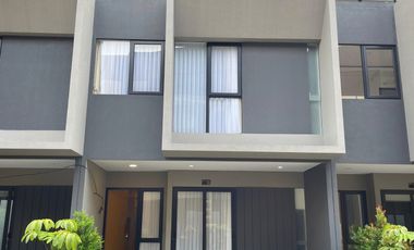 RUMAH BARU MEWAH 3 LANTAI SIAP HUNI TOWNHOUSE STRATEGIS DI JAGAKARSA