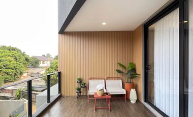 RUMAH BARU MEWAH 3 LANTAI SIAP HUNI TOWNHOUSE STRATEGIS DI JAGAKARSA