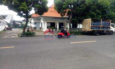 DIJUAL Tanah Luas Ada 3 Unit Bangunan Rumah Besar