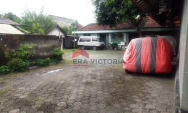 DIJUAL Tanah Luas Ada 3 Unit Bangunan Rumah Besar