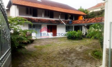 JUAL Tanah Luas Ada 3 Unit Bangunan Rumah Besar Di Atasnya Dekat Fasum