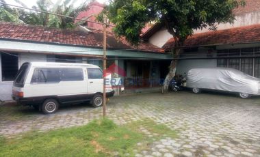 JUAL Tanah Luas Ada 3 Unit Bangunan Rumah Besar Di Atasnya Dekat Fasum