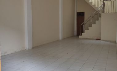 Rumah townhouse di tengah kota, bebas banjir, aman, bisa nego habis