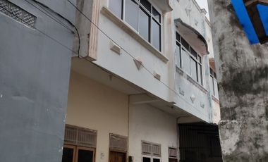 Rumah townhouse di tengah kota, bebas banjir, aman, bisa nego habis