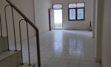 Rumah townhouse di tengah kota, bebas banjir, aman, bisa nego habis