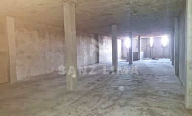 Jacarandas: Bodega de dos plantas para negocio y almacenaje.