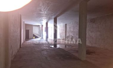 Jacarandas: Bodega de dos plantas para negocio y almacenaje.