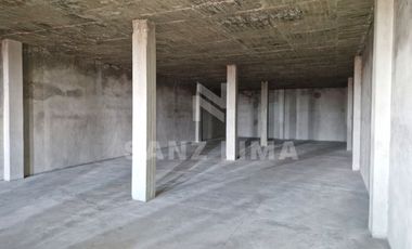 Jacarandas: Bodega de dos plantas para negocio y almacenaje.