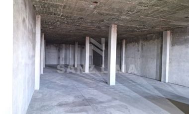 Jacarandas: Bodega de dos plantas para negocio y almacenaje.