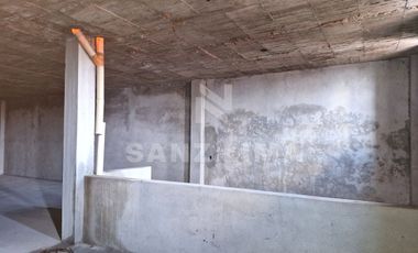 Jacarandas: Bodega de dos plantas para negocio y almacenaje.