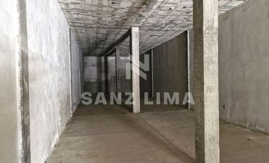 Jacarandas: Amplia bodega ideal para almacenaje.