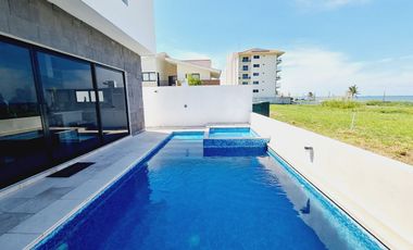 Casa en Venta en el SENDERO | Vista al mar