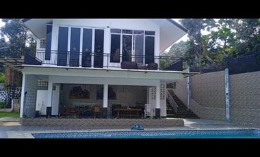Villa 5 kamar tidur kolam renang