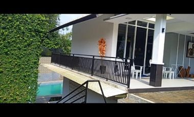 Villa 5 kamar tidur kolam renang