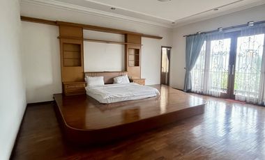 Dijual Rumah Luas Lux Plus Kolam Renang dalam Komplek dekat UPI Bandung