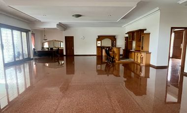 Dijual Rumah Luas Lux Plus Kolam Renang dalam Komplek dekat UPI Bandung