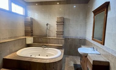 Dijual Rumah Luas Lux Plus Kolam Renang dalam Komplek dekat UPI Bandung