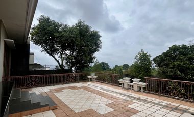 Dijual Rumah Luas Lux Plus Kolam Renang dalam Komplek dekat UPI Bandung