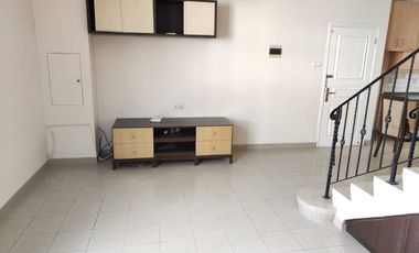 DISEWAKAN RUMAH CANTIK CAMDEN HOUSE JAKARTA BARAT 2 LT FULLY FURNISHED